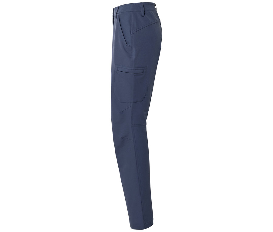 Dunkelblaue Cargohose, seitlich stehend, mit einer aufgesetzten Tasche am Oberschenkel.