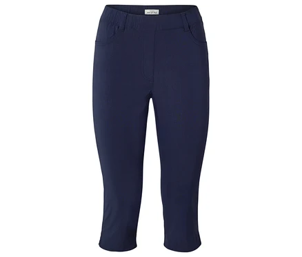 Dunkelblaue Caprihose vor einem weißen Hintergrund.