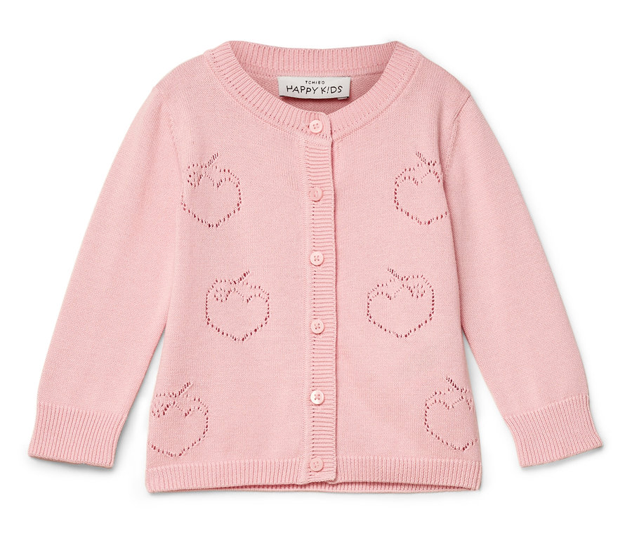 Rosa Strickjacke mit Apfelmuster.