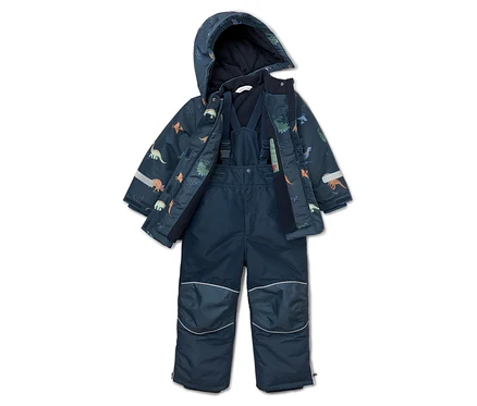Marineblauer Schneeanzug mit Dinosaurier-Muster, offene Jacke mit Kapuze und Trägerhose liegen auf dem Boden.