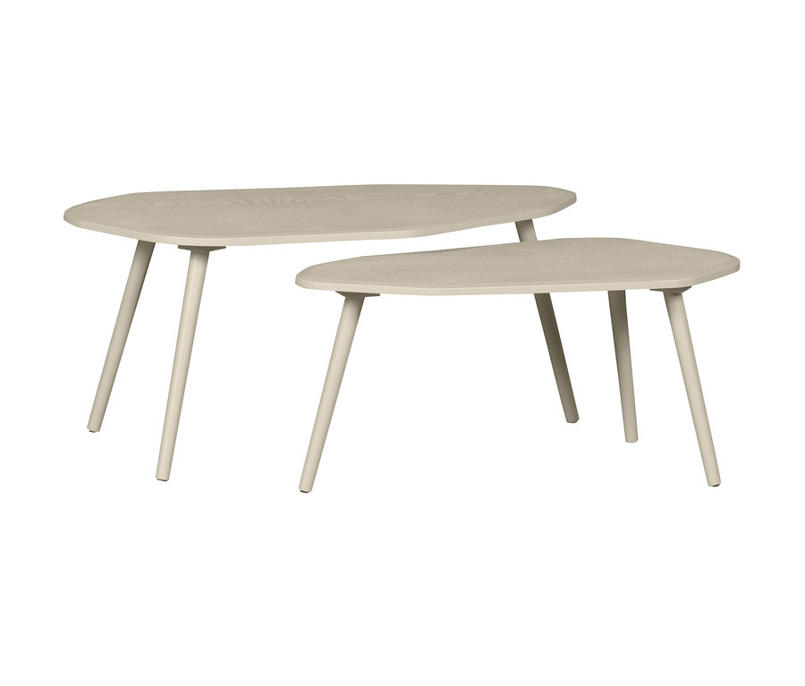 Zwei Beistelltische, einer größer, einer kleiner, mit unregelmäßig geformten, hellbeigen Platten in Holzoptik und passenden Beinen.