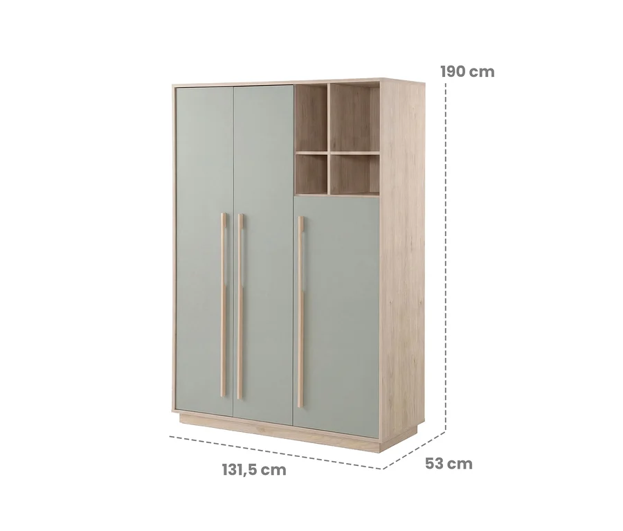 Ein Kleiderschrank des Roba 3-teiligen Kinderzimmer-Sets »Selva« in Reed Green und Virginia Chestnut. Der Schrank hat zwei hellgrüne Türen links, eine hellgrüne Tür unten rechts und offene Holzfächer oben rechts. Maße: 190 cm hoch, 131,5 cm breit, 53 cm tief.