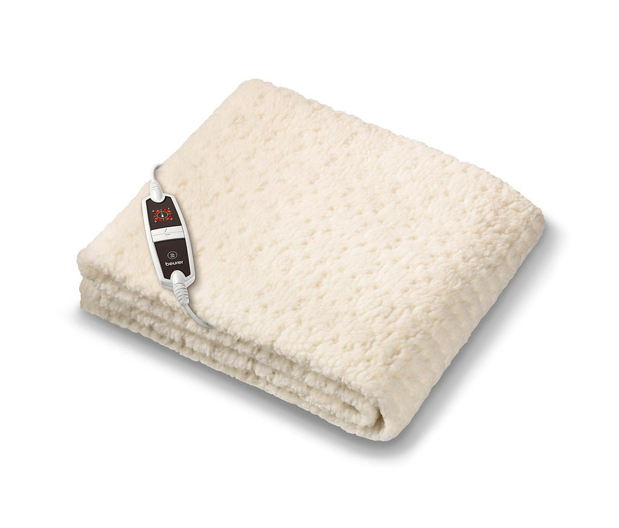 Beige Beurer-Wärmeunterbett UB 53 gefaltet auf weißem Hintergrund.