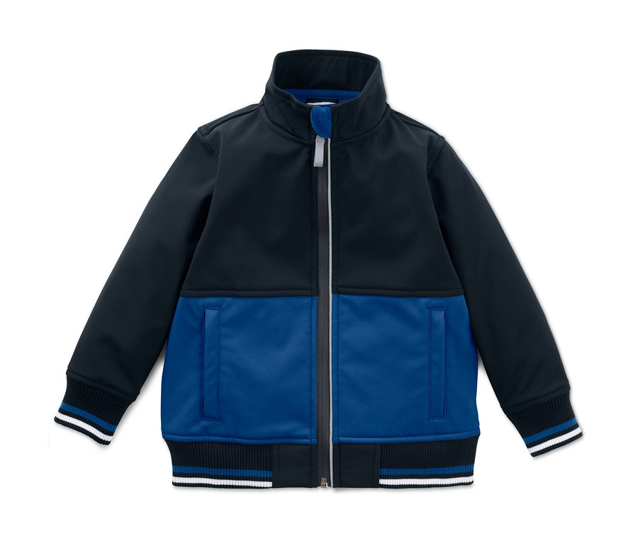 Blaue Softshelljacke.