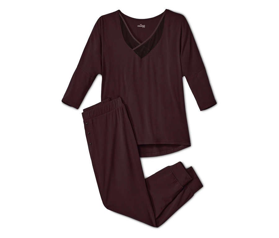 Ein dunkelroter Pyjama mit Mesh, bestehend aus einem Oberteil mit V-Ausschnitt und Dreiviertelärmeln sowie einer Hose mit Knöpfen.