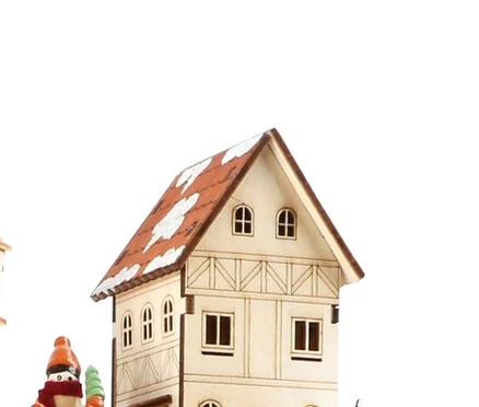 Ein hölzerner Adventskalender "Wintertraum" von Small Foot mit 24 Schubladen, oben mit Häusern und Schneemännern dekoriert, innen eine Szene mit Santa und Rentieren.