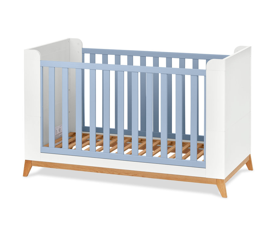 Blaues Baby- und Kleinkindbett mit weißen Seitenteilen und Holzrahmen.