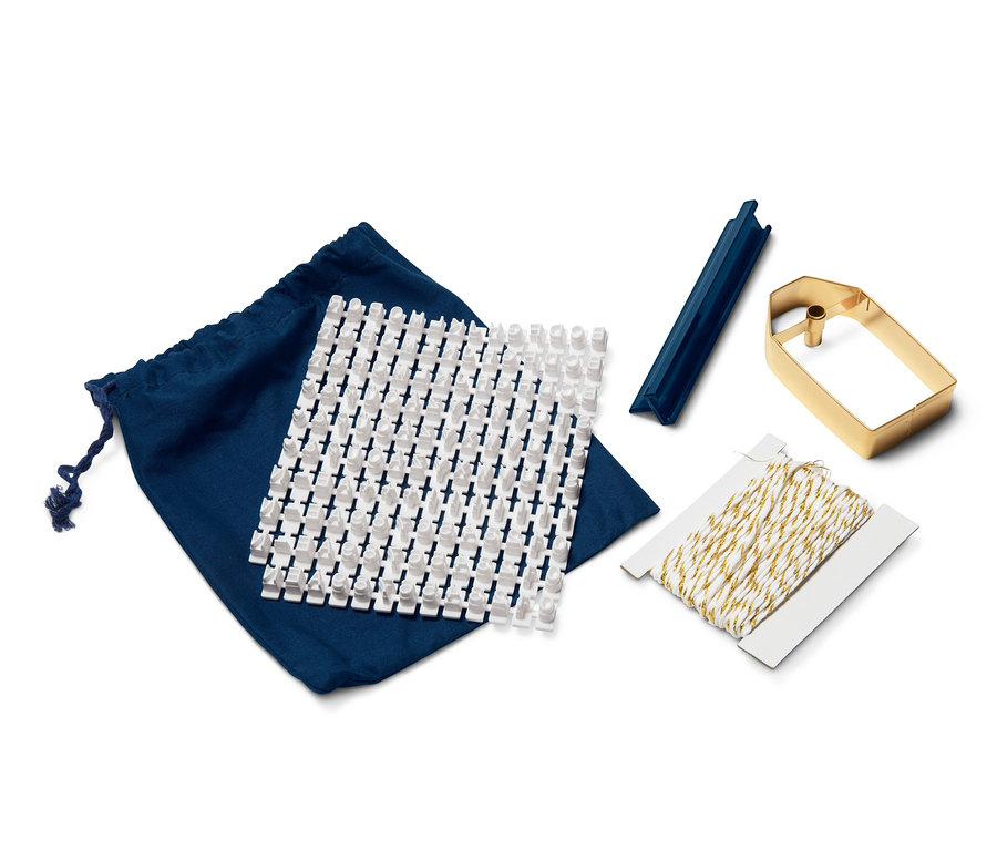 Keksstempel-Set mit blauem Beutel, Ausstecher, Schnur und Förmchen.