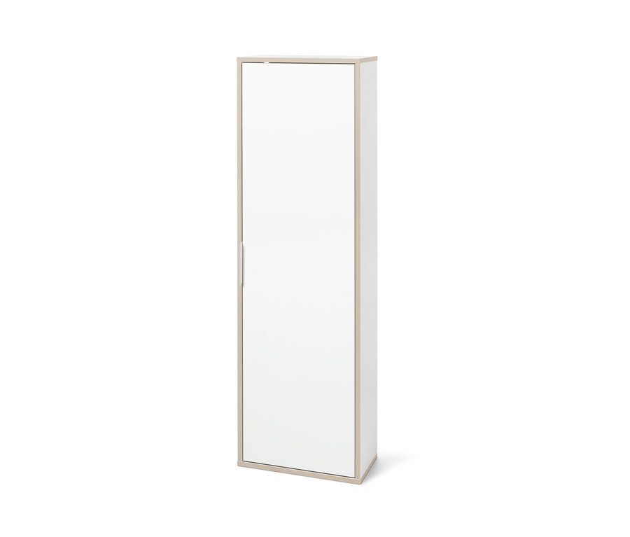 Ein hängender Universalschrank.