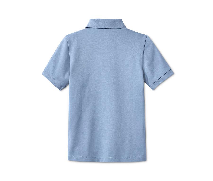 Blaues Poloshirt mit aufgesticktem Skateboard.