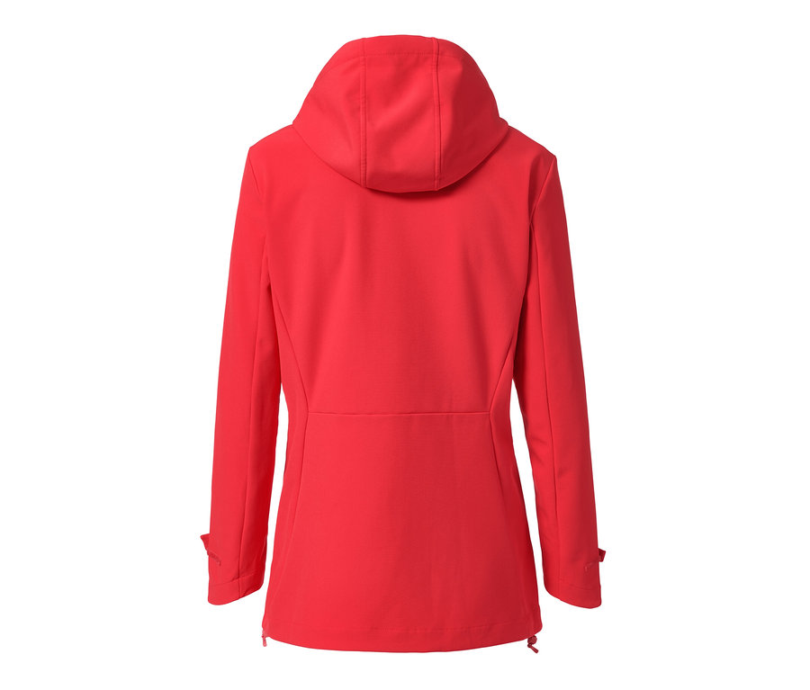 Rückansicht einer roten Softshelljacke mit Kapuze.
