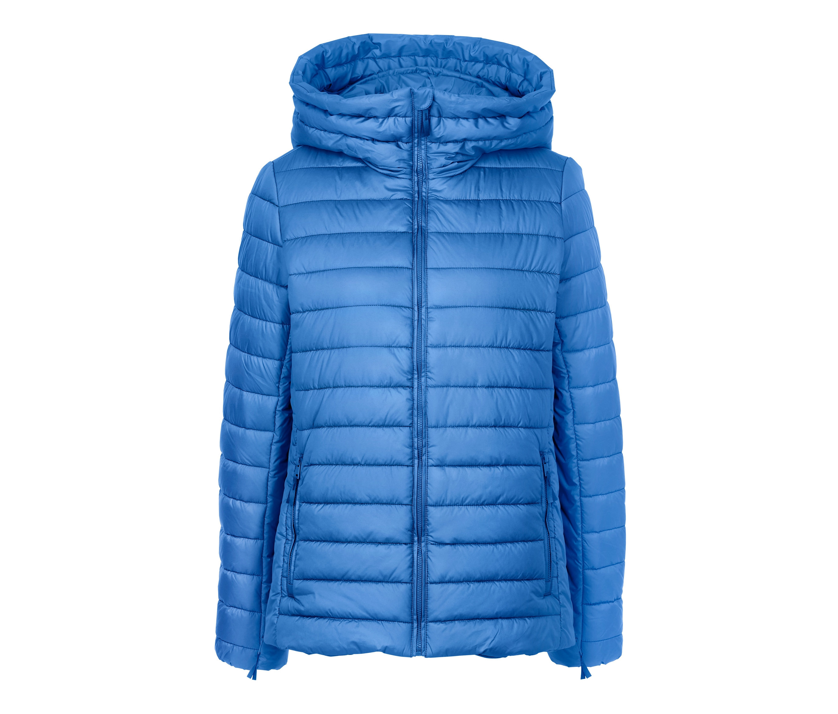 Blaue Steppjacke mit Kapuze vor weißem Hintergrund.