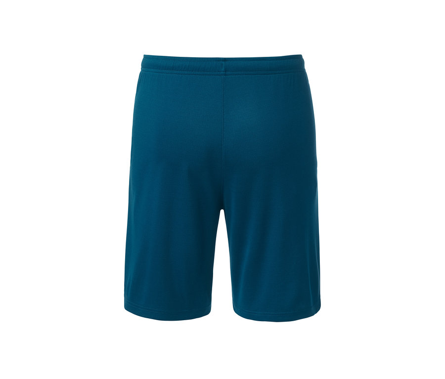 Blaue Sportshorts.