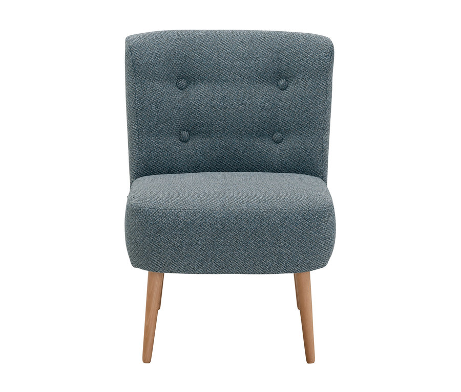 Blauer Sessel »Fiona« mit Holzbeinen und vier Knöpfen.