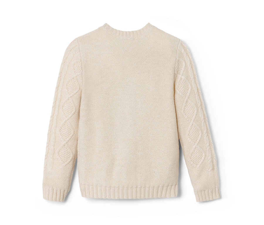 Detailaufnahme einer Strickjacke mit RWS-Wolle und Zopfmuster.