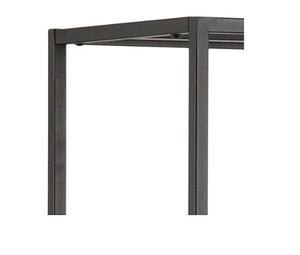 Detailaufnahme einer Ecke des schwarzen Actona Regal »Newcastle«.