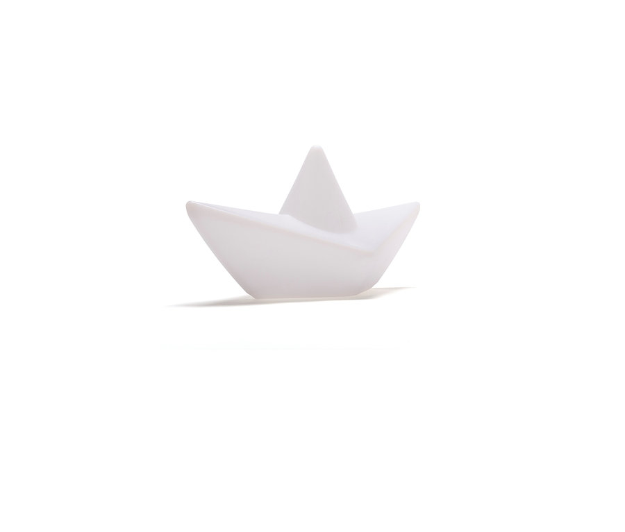 Eine weiße Goodnight Light LED-Leuchte »Boot« auf einem weißen Hintergrund.