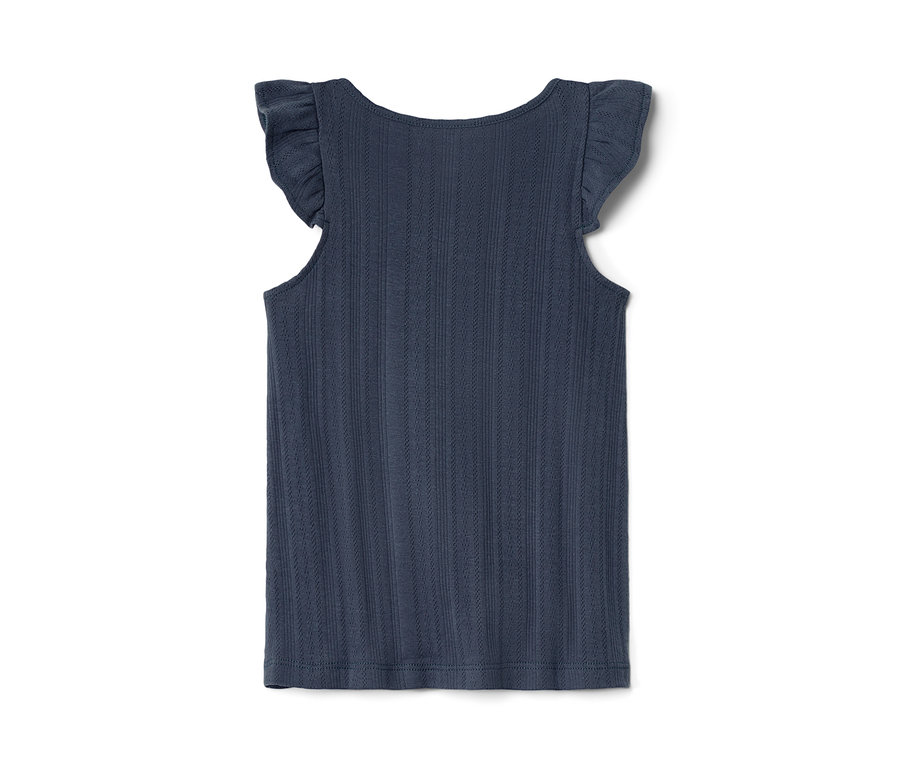 Detailansicht eines blauen Kinder-Shirts mit Ajourmuster, 2er-Pack, mit Rüschenärmeln.