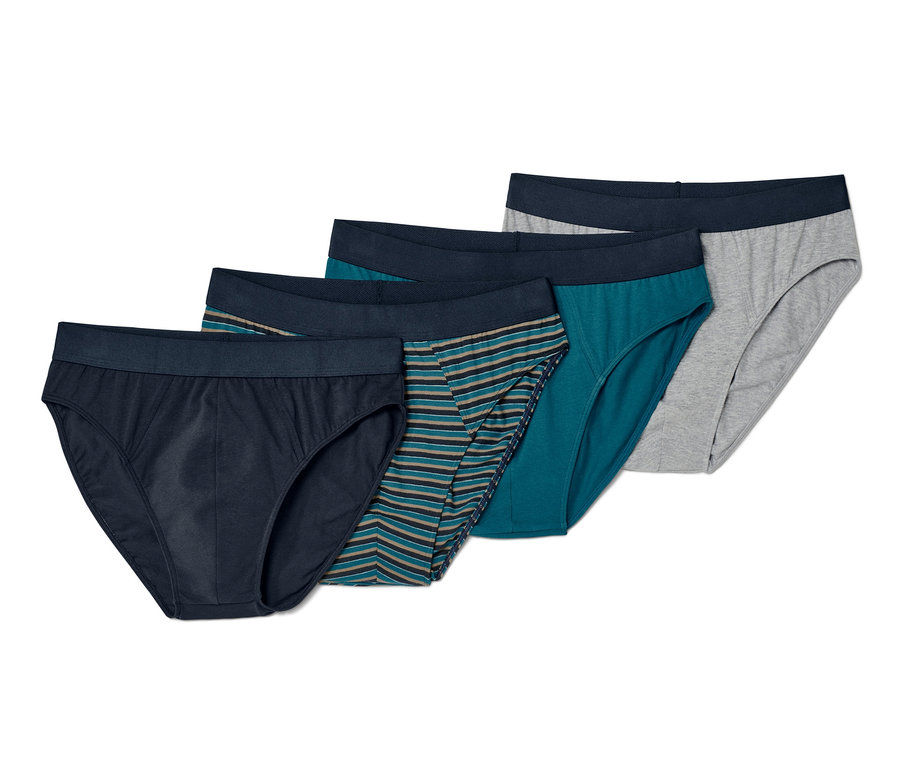 Vier Slips in verschiedenen Farben (dunkelblau, gestreift, türkis und grau) liegen auf einem weißen Hintergrund.