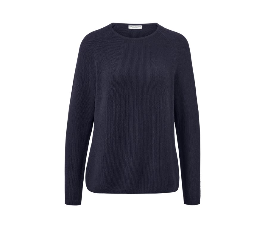 Dunkelblauer Strickpullover.