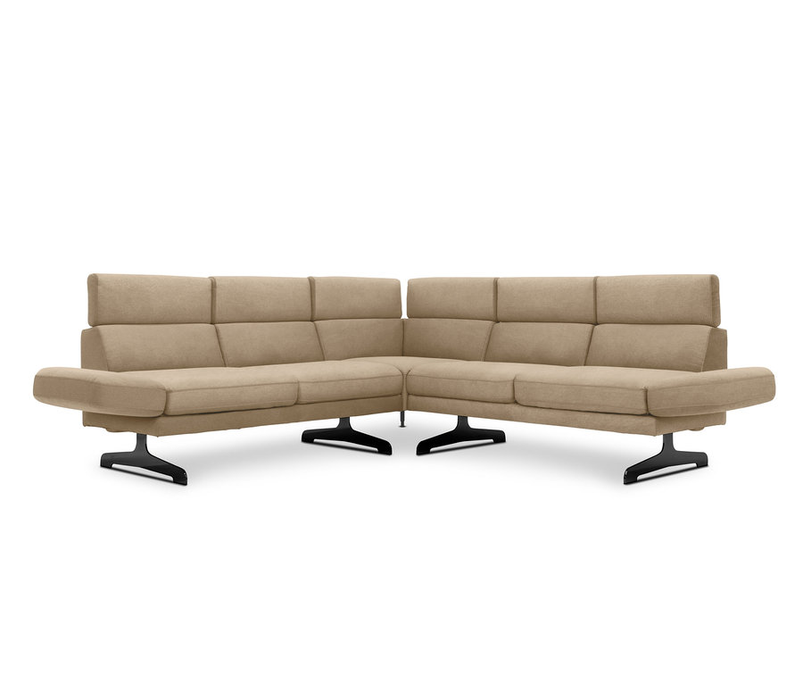 Großes »Amantea« Ecksofa in Kaffeefarbe.
