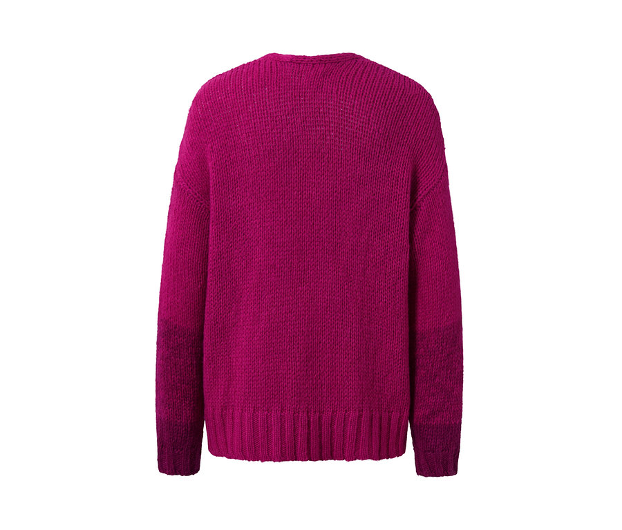 Detailansicht der Rückseite eines violetten Oversized-Cardigans mit Wolle.