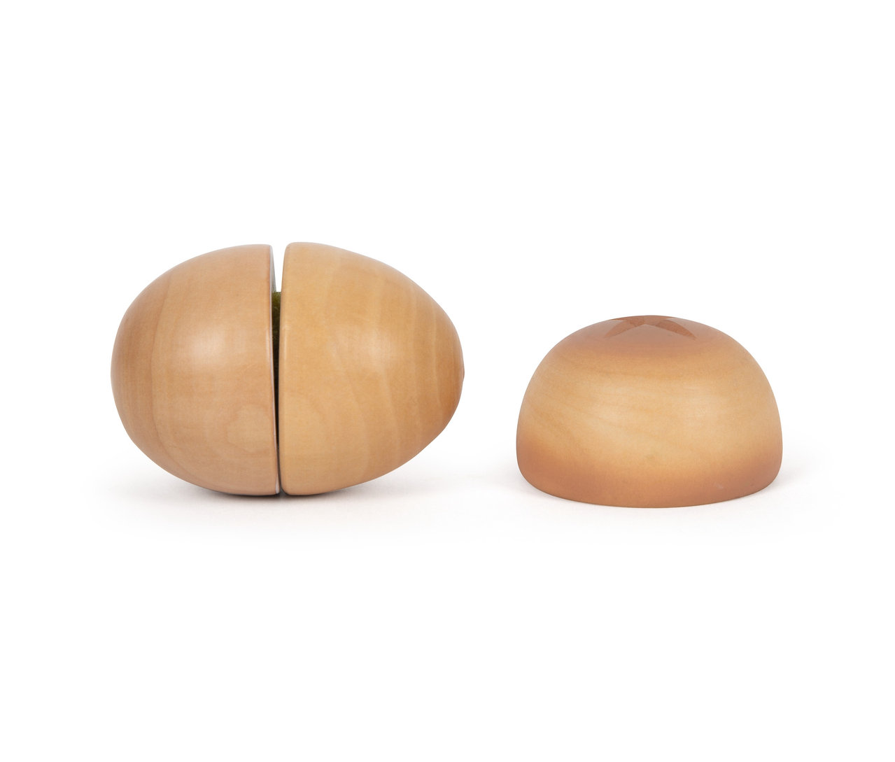 Zwei Holzspielzeuge auf einem weißen Hintergrund. Einmal das small foot Lebensmittel-Set vegetarisch »fresh«.