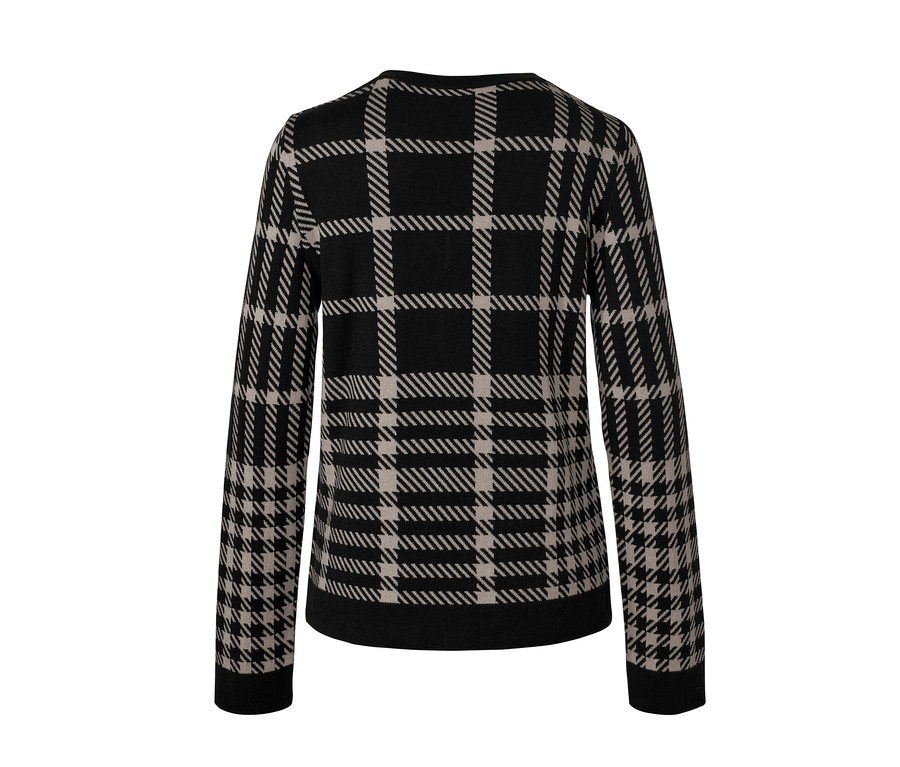 Detailansicht eines karierten Pullovers.