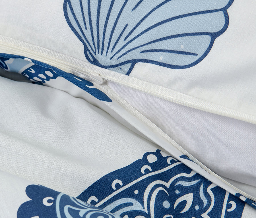 Detailansicht von Renforcé-Bettwäsche mit Reißverschluss und Muschelmuster.