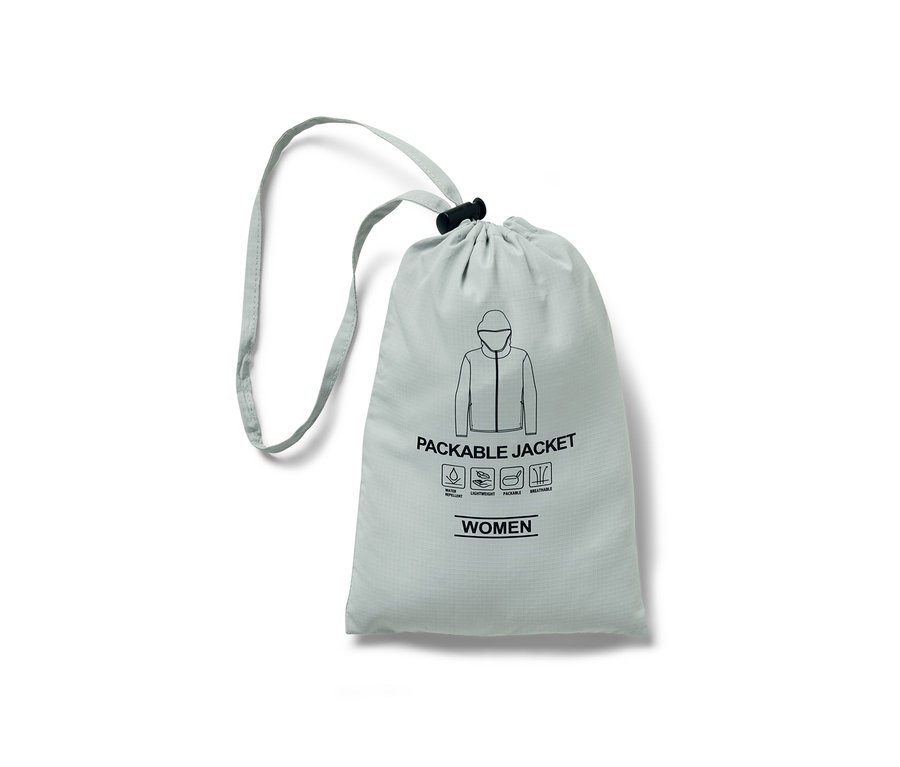 Grauer Packsack für eine packbare Funktionsjacke.