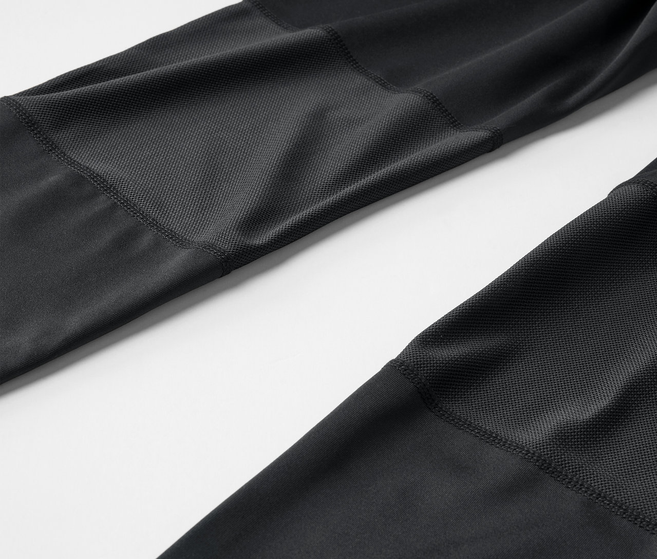 Detailaufnahme einer schwarzen Fahrradhose.