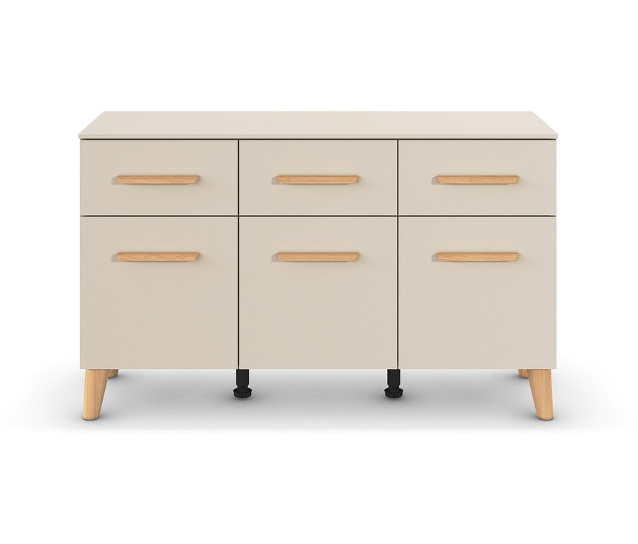 Beige Kommode mit sechs Schubladen und Holzgriffen.