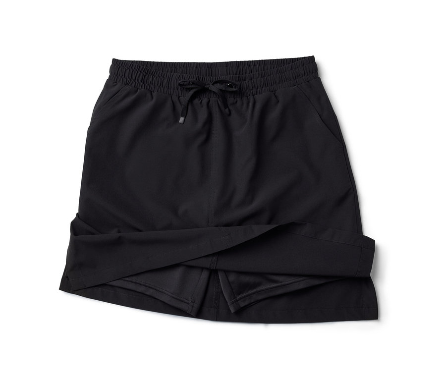 Schwarze Funktions-Rockshorts.