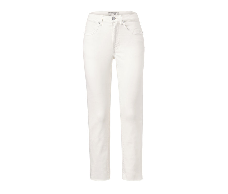 Eine weiße Slimfit-Jeans.