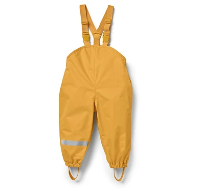 Gelbe Kinder-Regenhose mit Latz und reflektierenden Elementen.