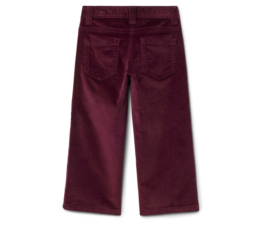 Detail der Rückseite einer weinroten Cordhose.