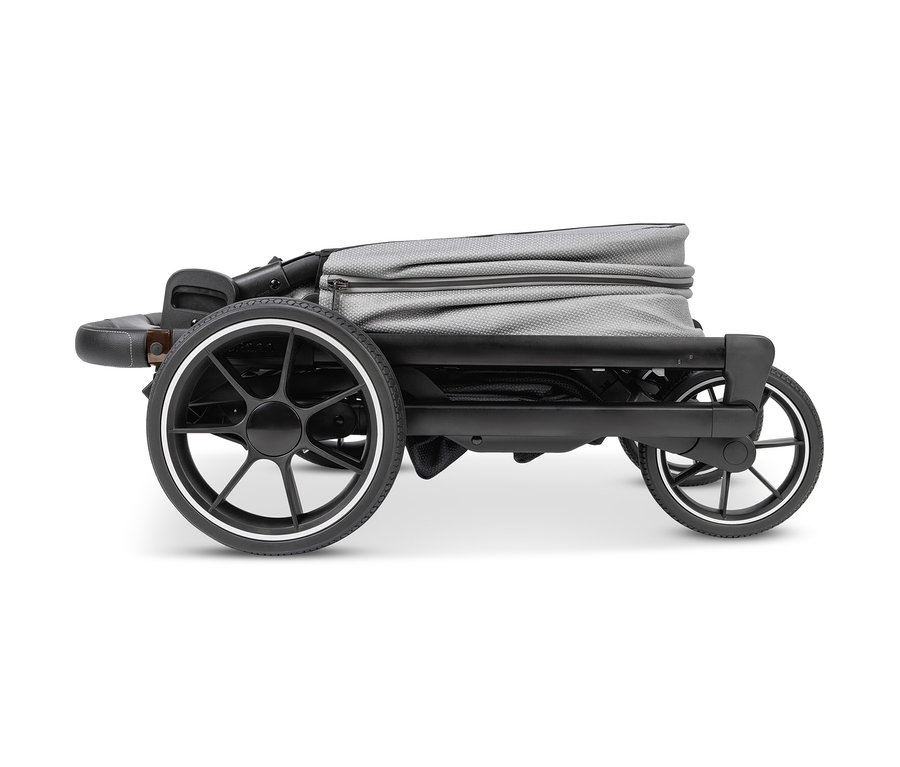 Detailansicht eines zusammengeklappten Osann Kombi-Kinderwagens Juntos in Grau.