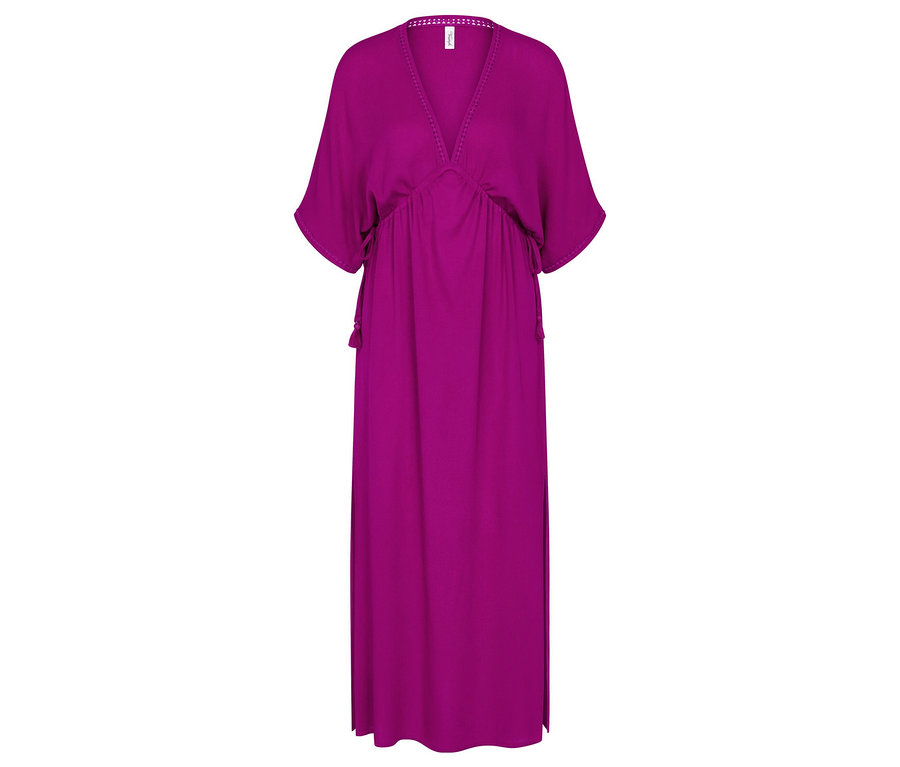 Ein magentafarbenes Triumph Beach MyWear Kaftan Maxi Dress mit V-Ausschnitt, kurzen Fledermausärmeln, geraffter Taille und seitlichen Quasten.