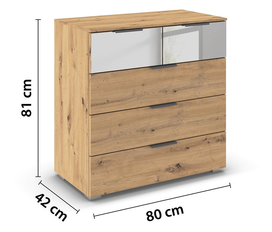 Eine rauch Kommode »Skyla« mit 5 Schubladen in Eiche steht vor einem weißen Hintergrund.