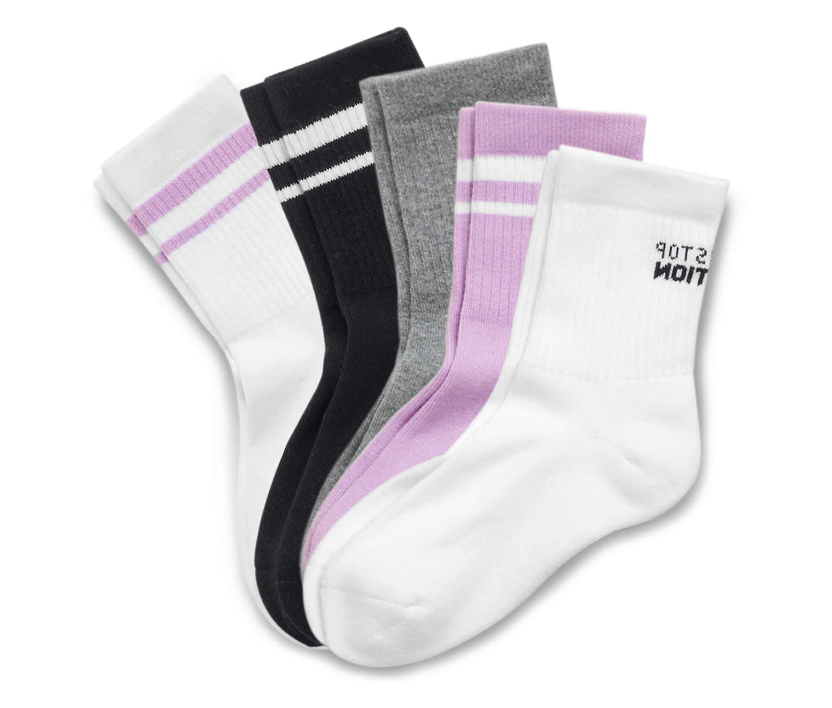 Fünf Paar Socken in Weiß, Schwarz, Grau und Lila liegen übereinander.