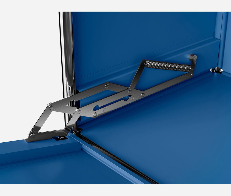 Nahaufnahme einer blauen Innenfläche mit einem glänzenden Metallscharniermechanismus. Das Scharnier, bestehend aus mehreren verbundenen Stangen und einer sichtbaren Feder, ist ausgefahren, was auf einen geöffneten Deckel oder eine Klappe hindeutet.