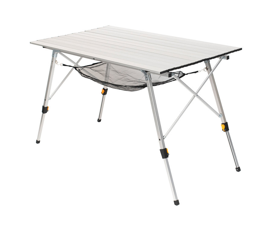 Faltbarer Campingtisch mit silberner Lattenplatte und schwarzem Netz unter der Tischplatte.