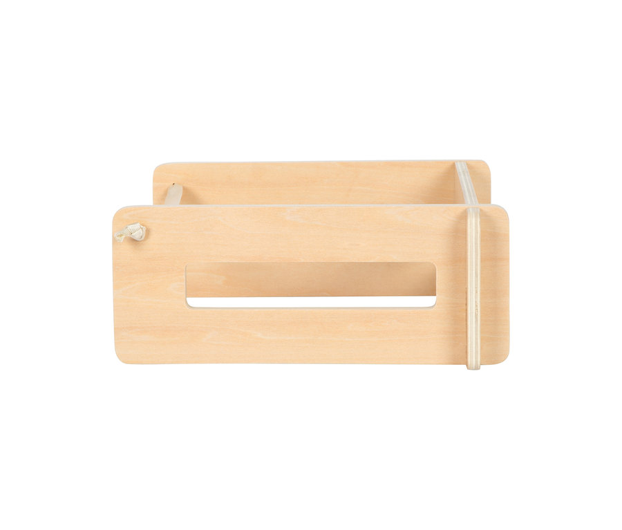 Nahaufnahme des small foot Spiel-Set Pferd mit Stall, bestehend aus hellem Holz mit rechteckigem Ausschnitt und einem angebrachten Seil.
