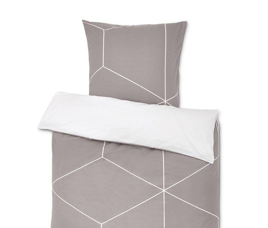 Graue Biber-Bettwäsche mit geometrischem Muster und weißem Rand.