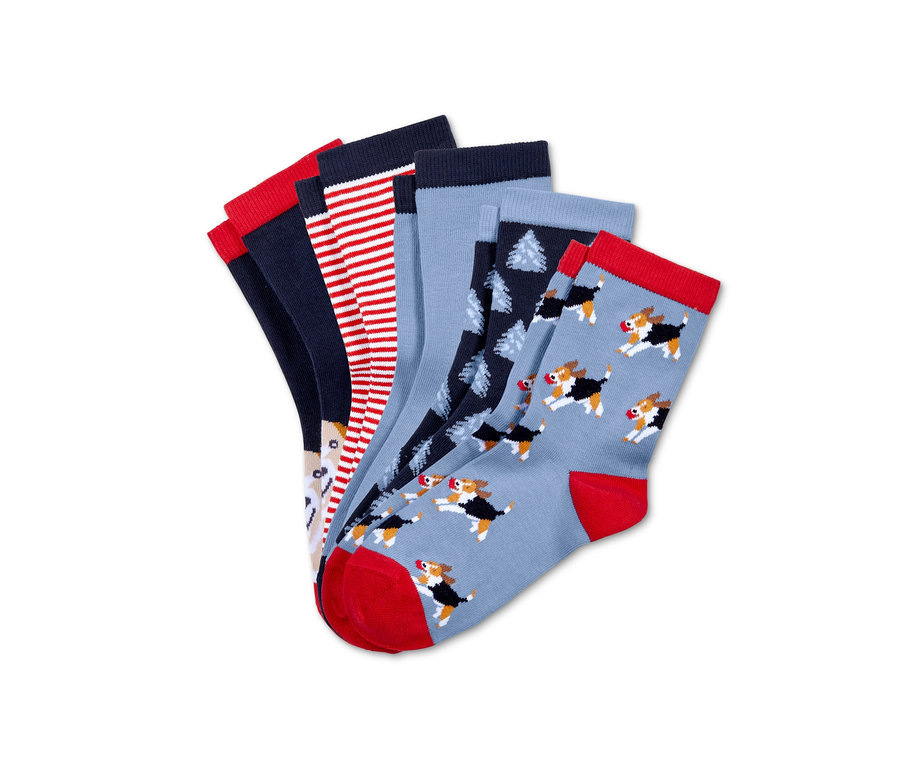 5 Paar Socken mit verschiedenen Mustern.