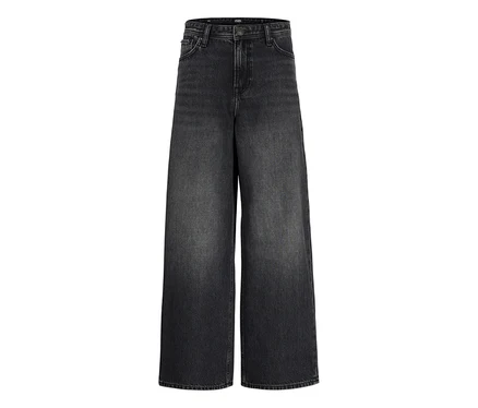 Schwarze Jeans mit weitem Bein und hohem Bund, mit sichtbaren Taschen und Gürtelschlaufen.