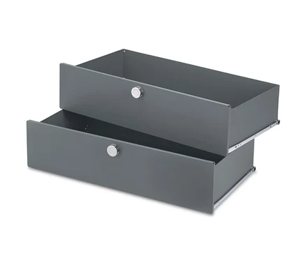Zwei graue Metall Schubladen-Ergänzungssets übereinander, beide teilweise ausgezogen.