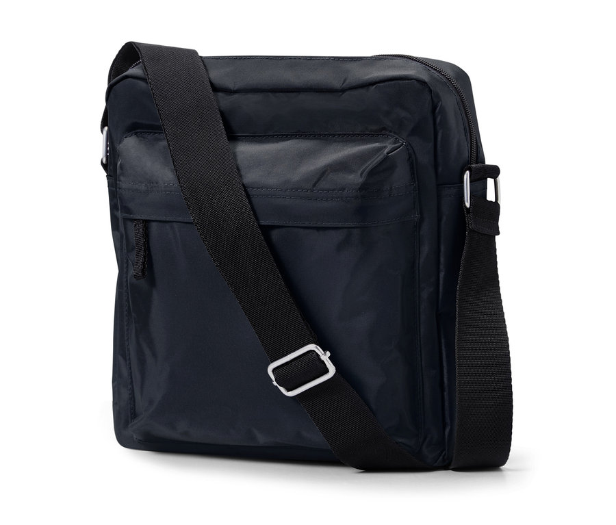 Eine marineblaue Crossbag mit einem schwarzen Riemen.