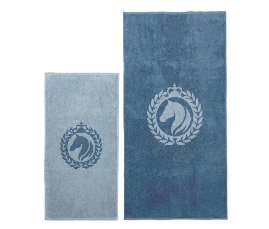 Handtuch-Set: hellblaues und dunkelblaues Handtuch mit Pferdemotiv.