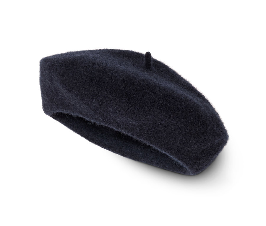 Nahaufnahme einer Baskenmütze.